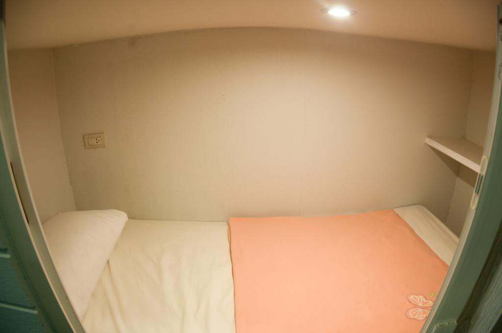 Hotel Capsule Suratthani Surat Thani Quarto foto